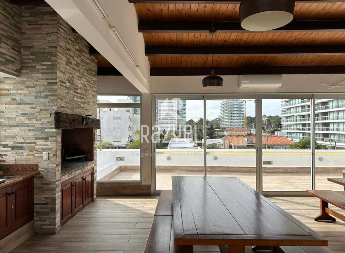 Apartamento ID.1007 - Venta Piso alto esquinero con vistas a Playa Mansa y Playa Brava – Punta del Este