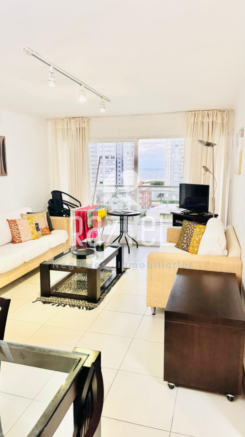 Apartamento ID.745 - Venta de apartamento de 2 dorm con parrillero propio en Torre Manhattan
