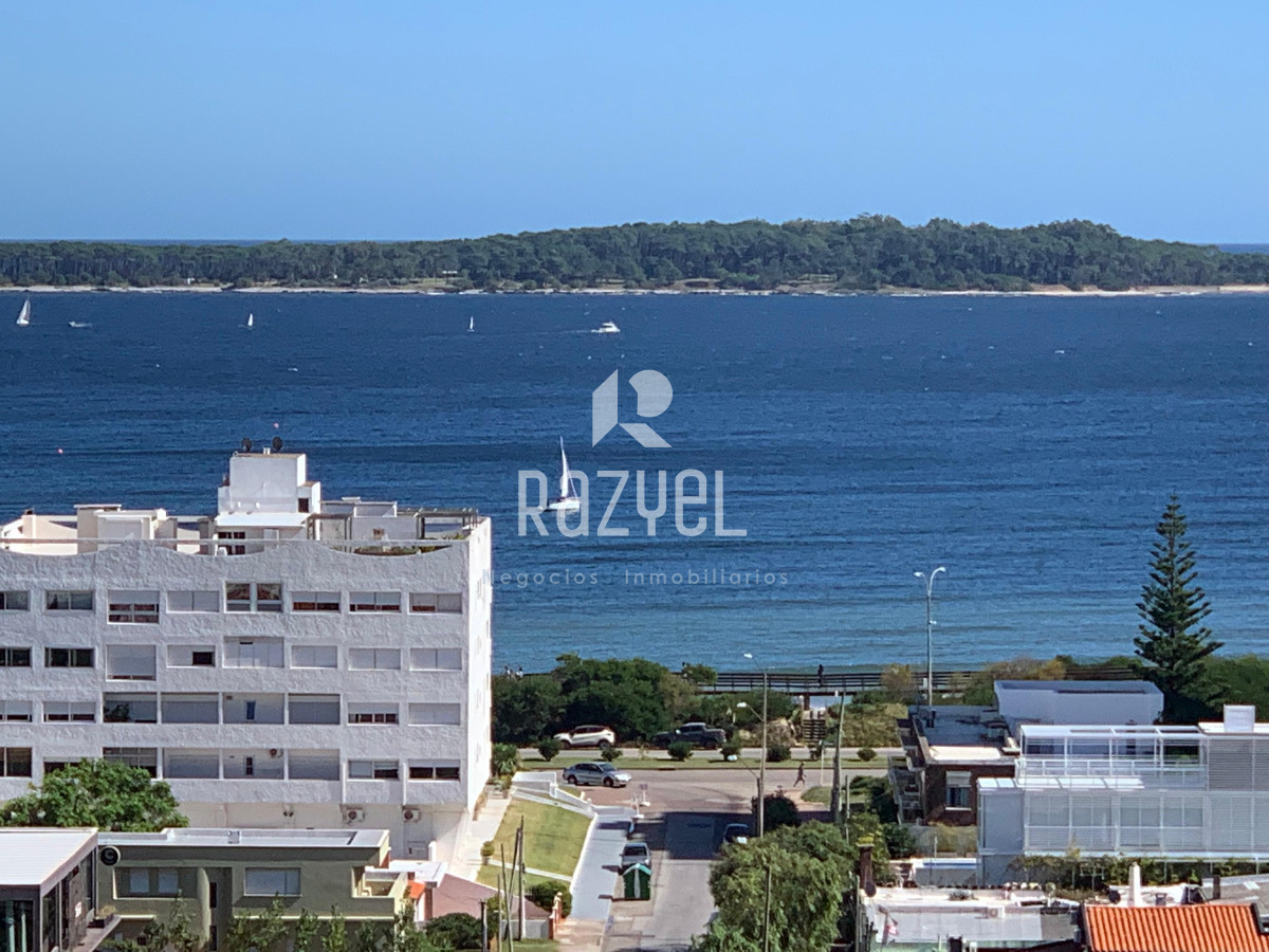 Apartamento ID.1007 - Venta Piso alto esquinero con vistas a Playa Mansa y Playa Brava – Punta del Este