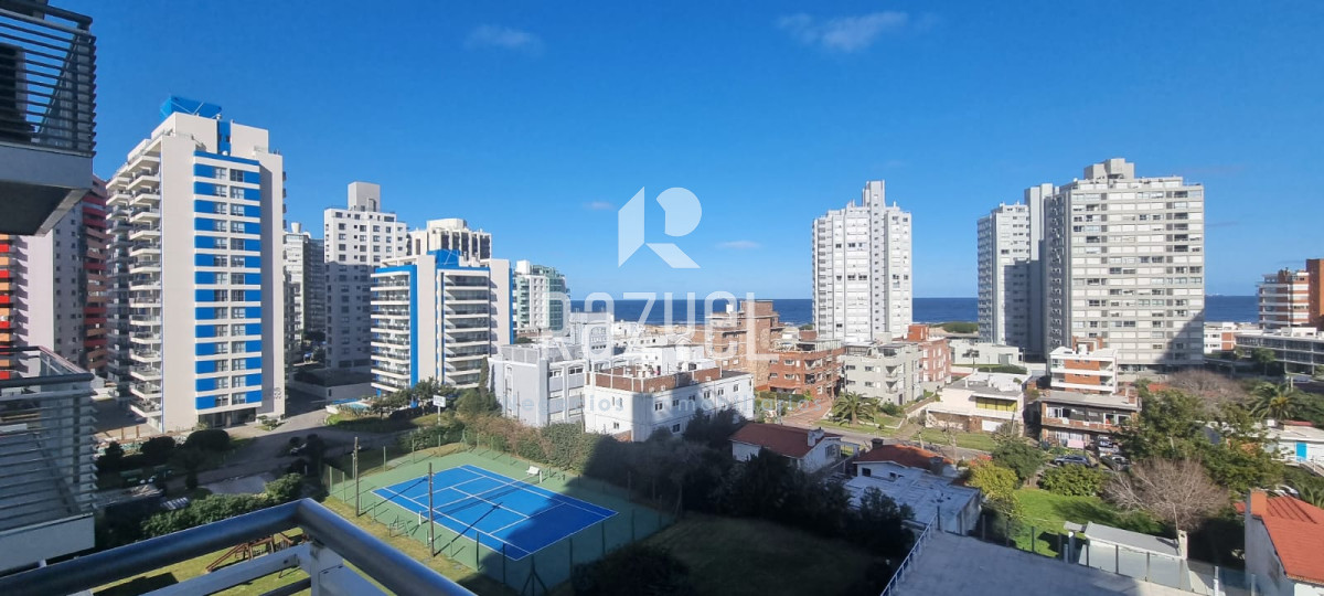 Apartamento ID.745 - Venta de apartamento de 2 dorm con parrillero propio en Torre Manhattan