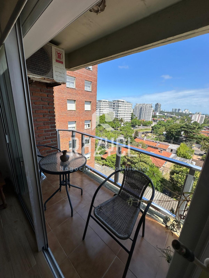 Apartamento ID.972 - Alquiler anual apartamento de 2 dormitorios y 2 baños, Maldonado. 