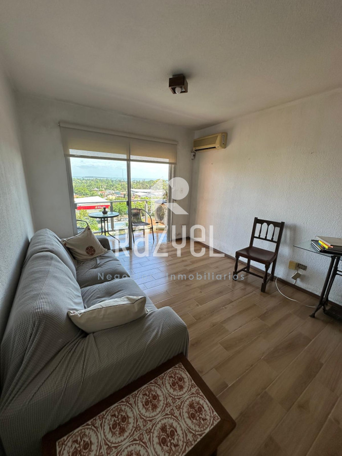 Apartamento ID.972 - Alquiler anual apartamento de 2 dormitorios y 2 baños, Maldonado. 