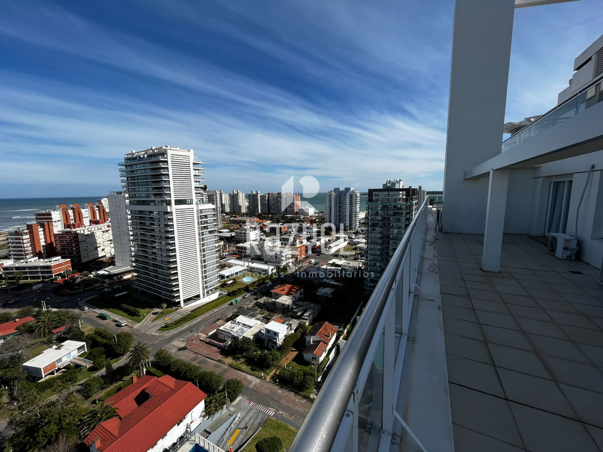 Apartamento ID.812 - Penthouse de 3 Dormitorios 4 Baños 4 Suites a 300 metros del Mar.