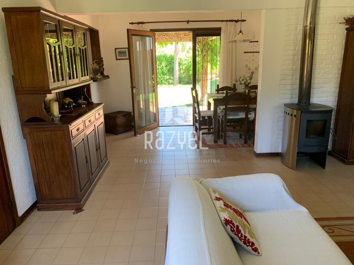 Casa ID.404 - Hermosa Casa de 2 dormitorios y dependencia en Las Delicias parada 25 Playa Mansa