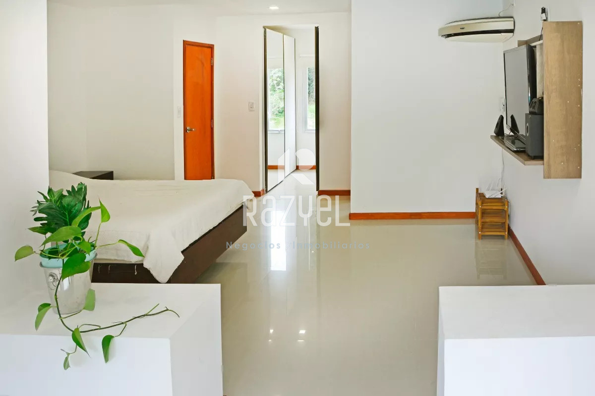 Casa ID.828 - Venta de exelente casa en Punta del Este. Marly.