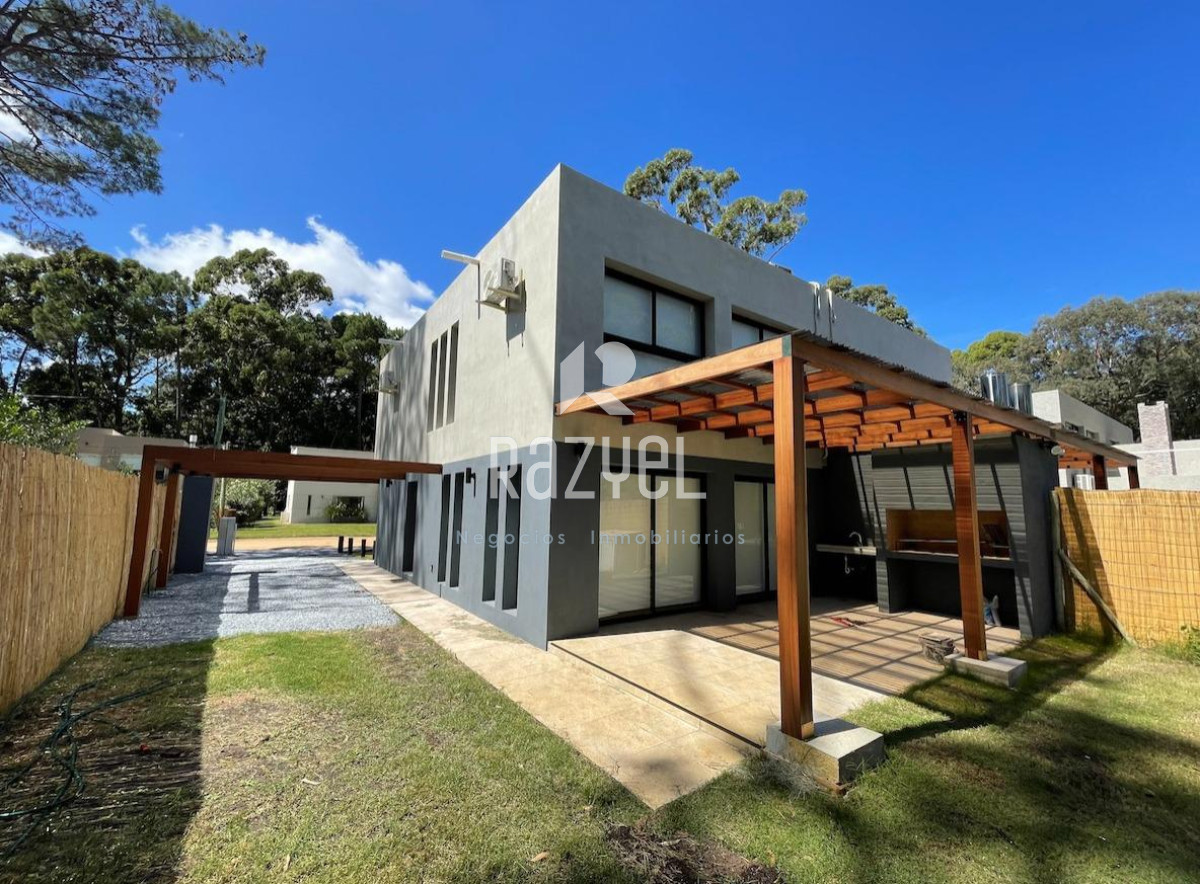 Casa ID.1021 - 🏠  Hermosa casa en ALQUILER ANUAL y VENTA 