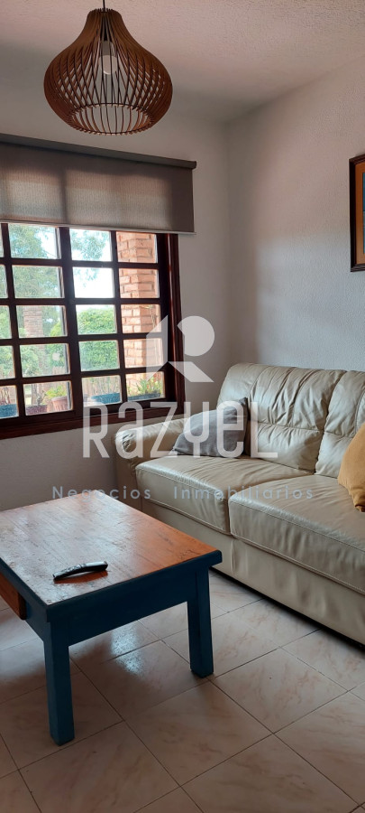 Casa ID.464 - Casa en Alquiler anual 3 dormitorios con cochera techada