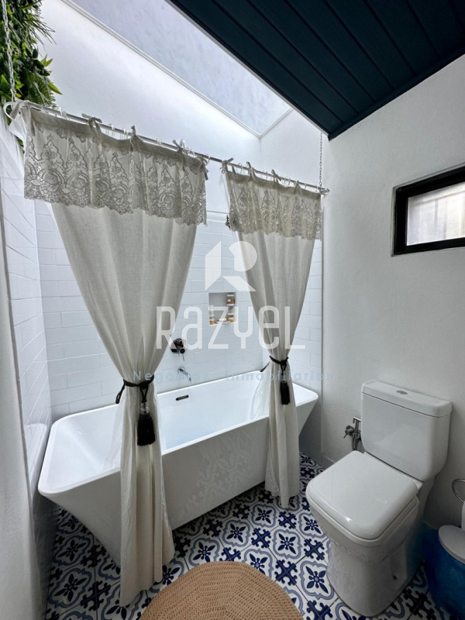 Casa ID.1258 - Casa histórica reciclada del siglo XIX ,3 dormitorios + salón independiente . San Carlos