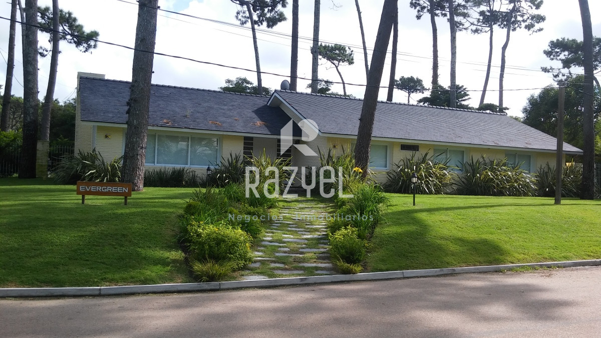 Casa ID.719 - Casa ¨Evergreen¨ Playa Mansa Venta, Alquiler Anual y Temporal