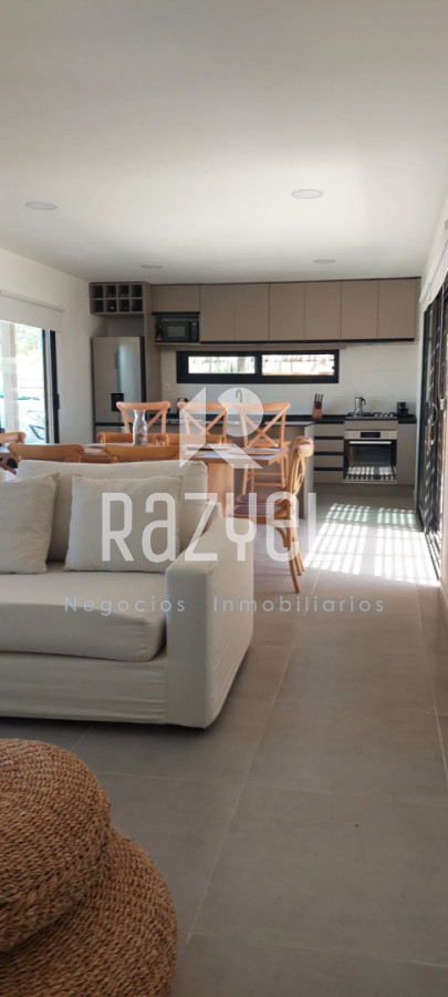 Casa ID.1213 - Casa Moderna en Venta de 3 dormitorios amueblada en Balneario Bs AS