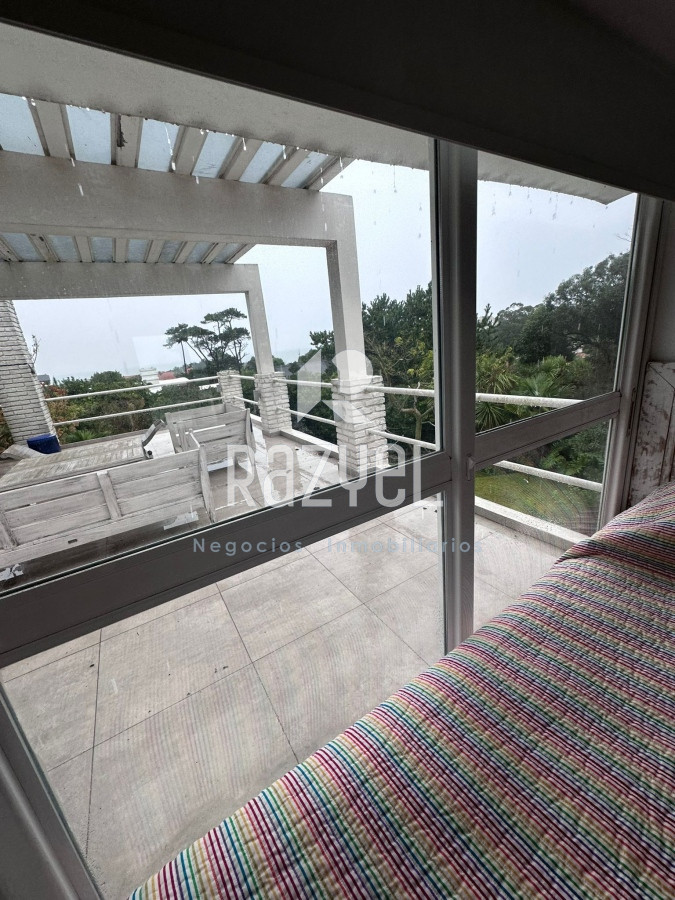 Casa ID.385 -  Casa en venta y alquiler anual de 5 dorm y 4 baños.