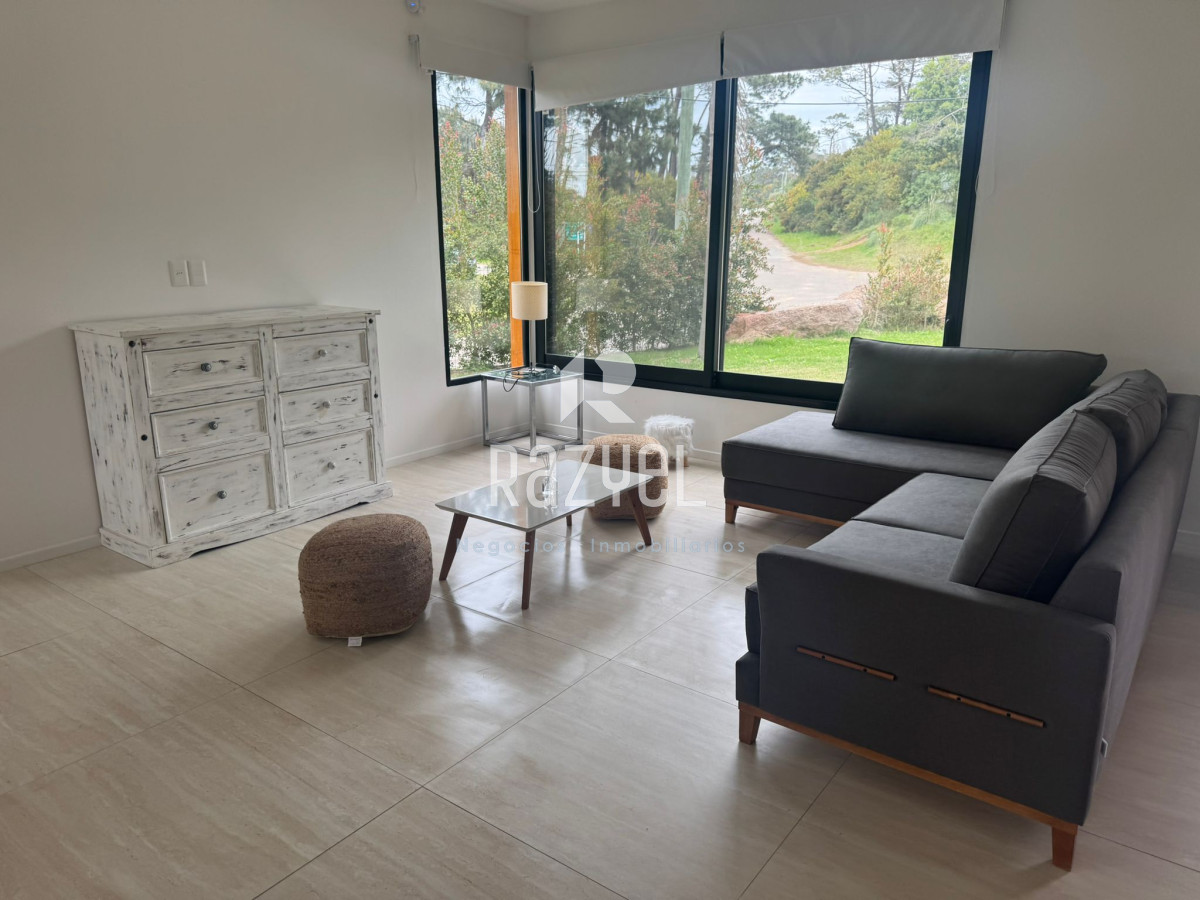 Casa ID.398 - CASA DE 3 DORMITORIOS EN ALQUILER ANUAL