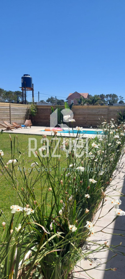 Casa ID.1213 - Casa Moderna en Venta de 3 dormitorios amueblada en Balneario Bs AS