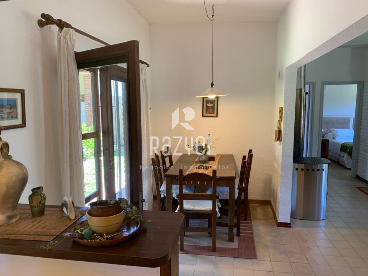 Casa ID.404 - Hermosa Casa de 2 dormitorios y dependencia en Las Delicias parada 25 Playa Mansa