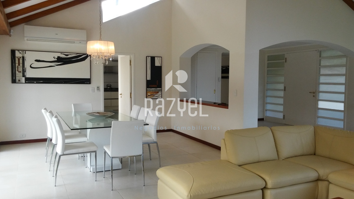 Casa ID.719 - Casa ¨Evergreen¨ Playa Mansa Venta, Alquiler Anual y Temporal