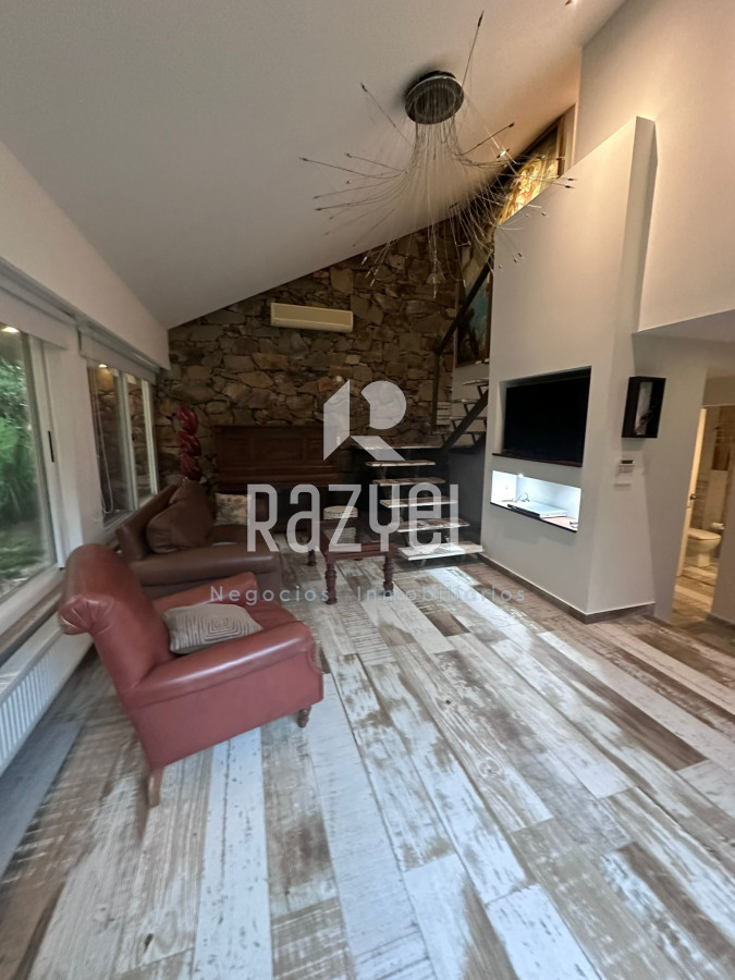 Casa ID.385 -  Casa en venta y alquiler anual de 5 dorm y 4 baños.