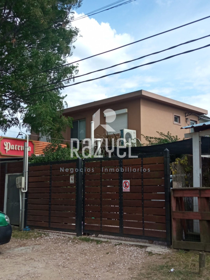 Casa ID.1151 -  Venta de Casa 3 dormitorios y Local  comercial