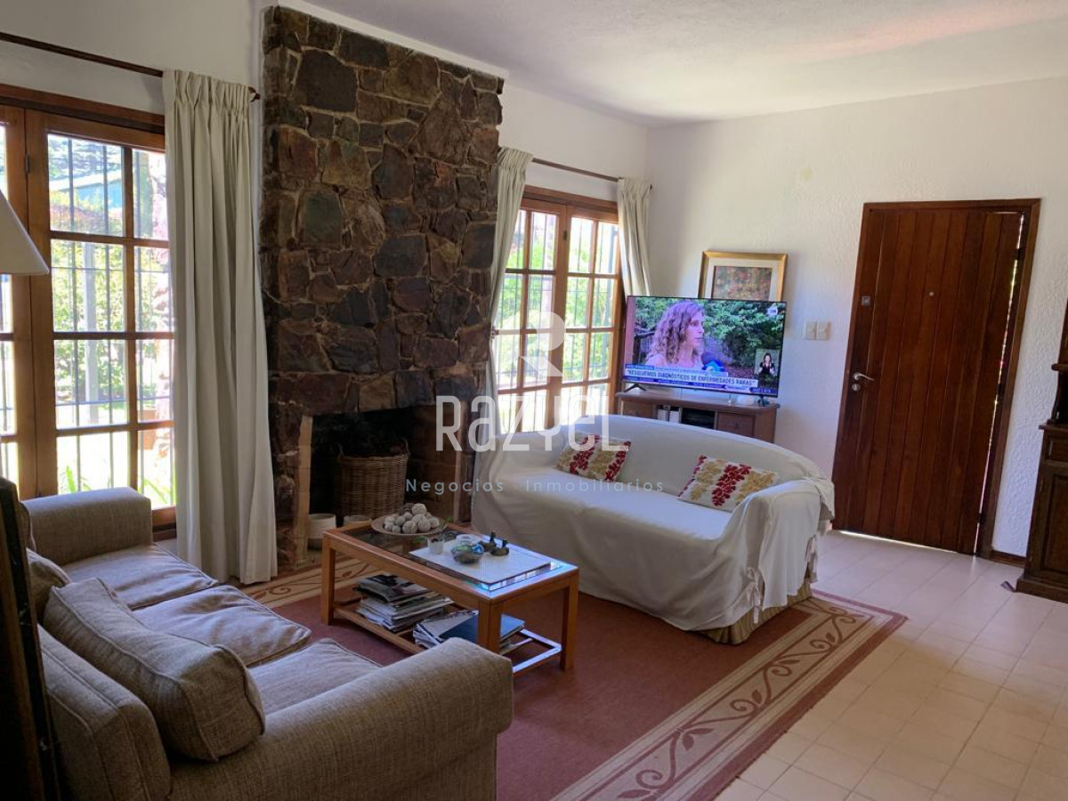 Casa ID.404 - Hermosa Casa de 2 dormitorios y dependencia en Las Delicias parada 25 Playa Mansa