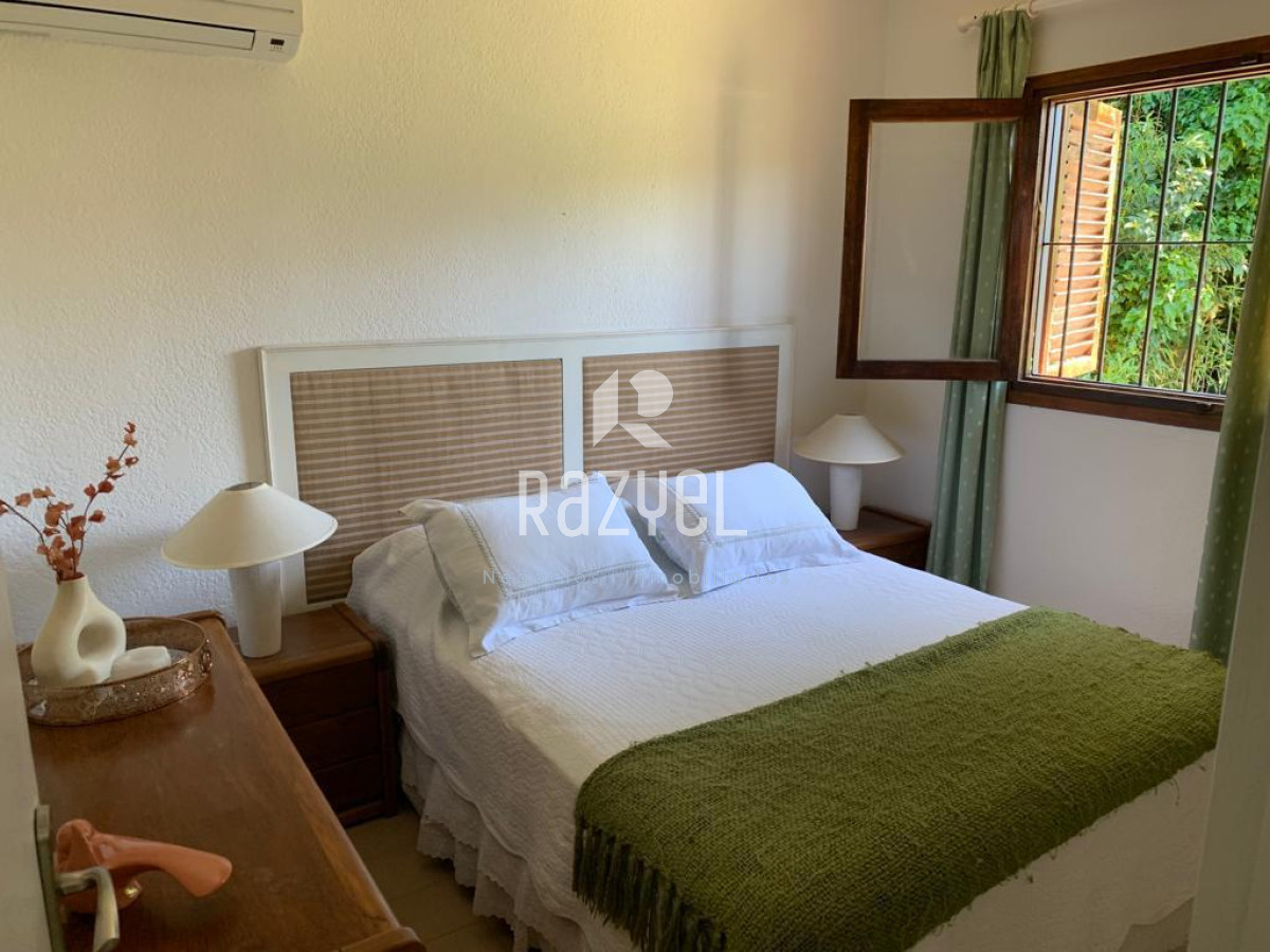 Casa ID.404 - Hermosa Casa de 2 dormitorios y dependencia en Las Delicias parada 25 Playa Mansa