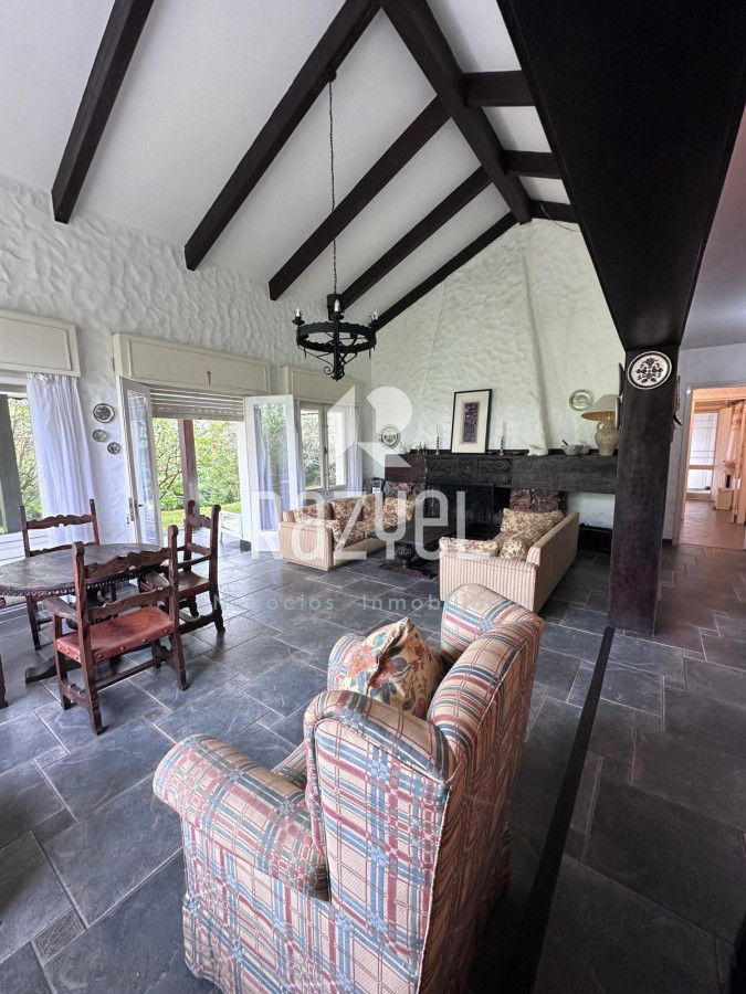 Casa ID.384 - Casa en Alquiler Anual y Venta