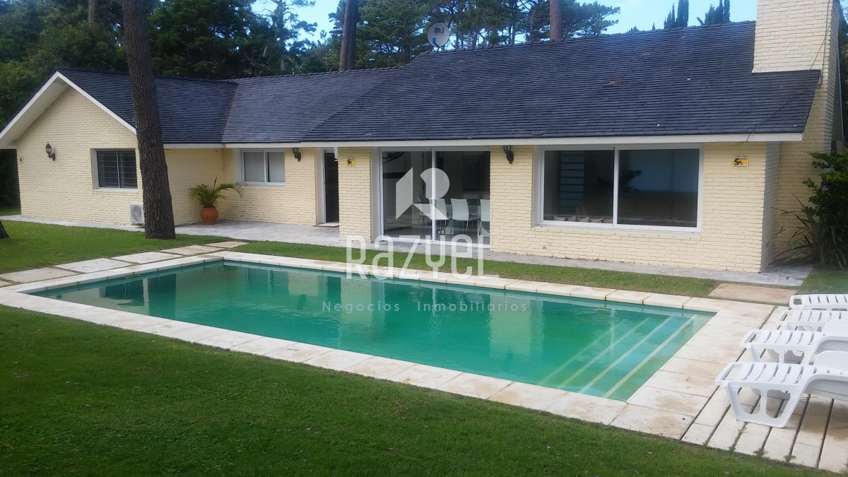 Casa ID.719 - Casa ¨Evergreen¨ Playa Mansa Venta, Alquiler Anual y Temporal
