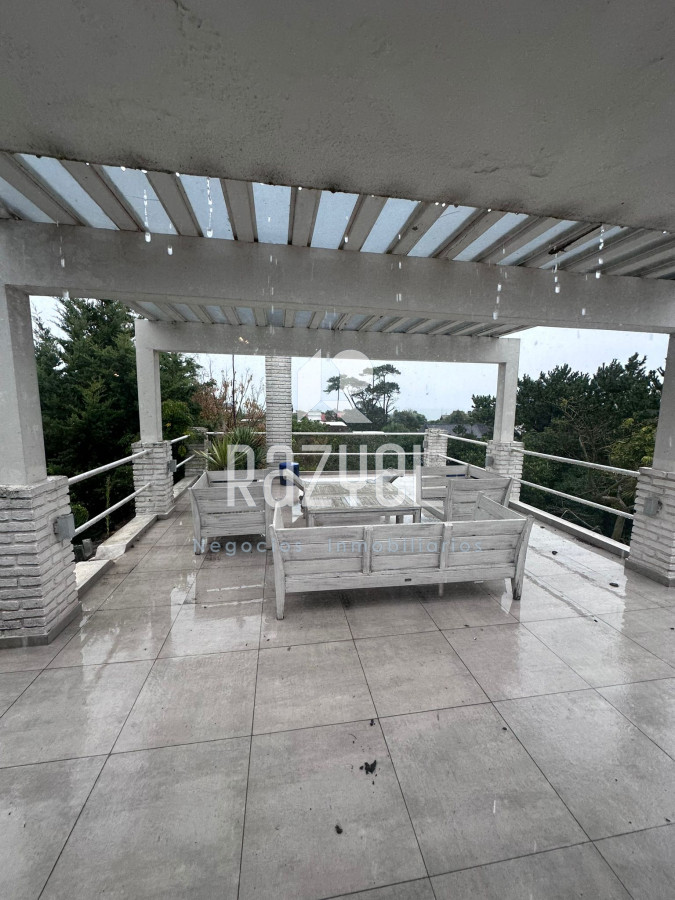 Casa ID.385 -  Casa en venta y alquiler anual de 5 dorm y 4 baños.