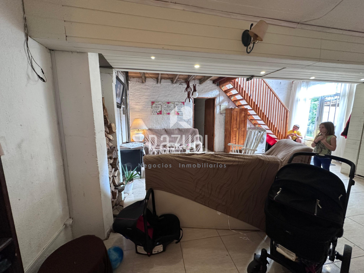 Casa ID.1236 - “Dos casas en un padrón , San Carlos .No apta banco”