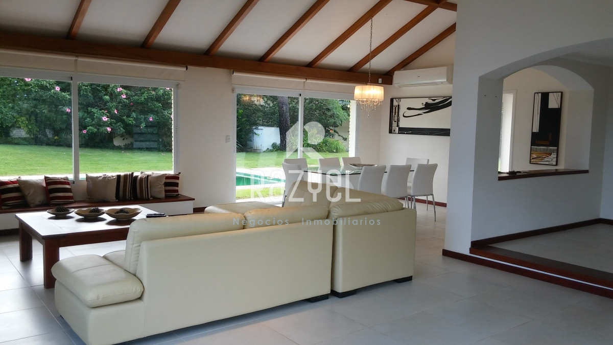 Casa ID.719 - Casa ¨Evergreen¨ Playa Mansa Venta, Alquiler Anual y Temporal