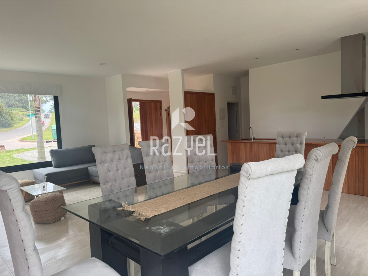 Casa ID.398 - CASA DE 3 DORMITORIOS EN ALQUILER ANUAL