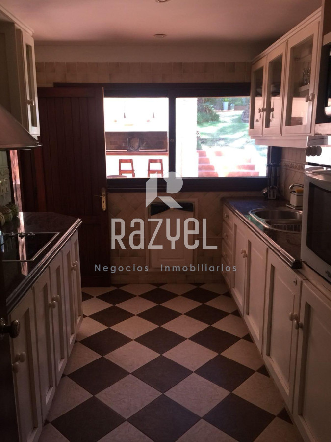 Casa ID.564 - Casa de 3 dormitorios en alquiler anual