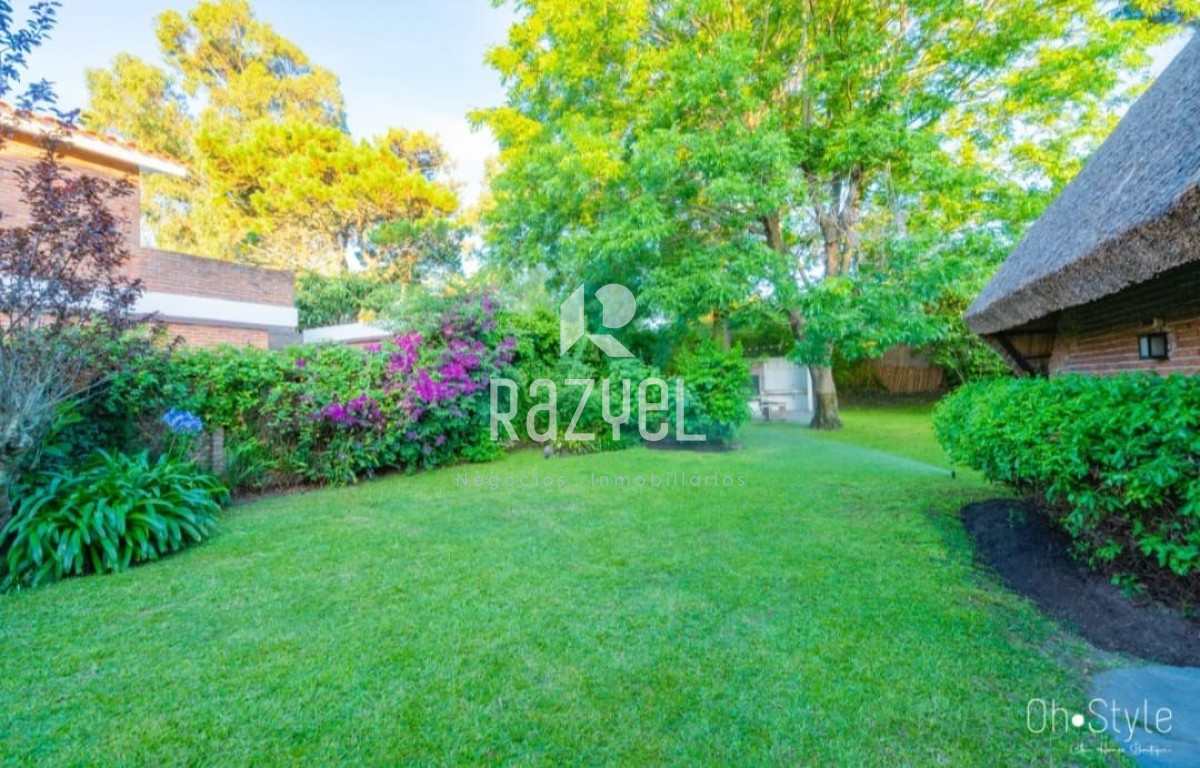 Casa ID.1150 - Casa en Alquiler temporal  Disponible Enero 2026 .Punta del Este Playa Mansa