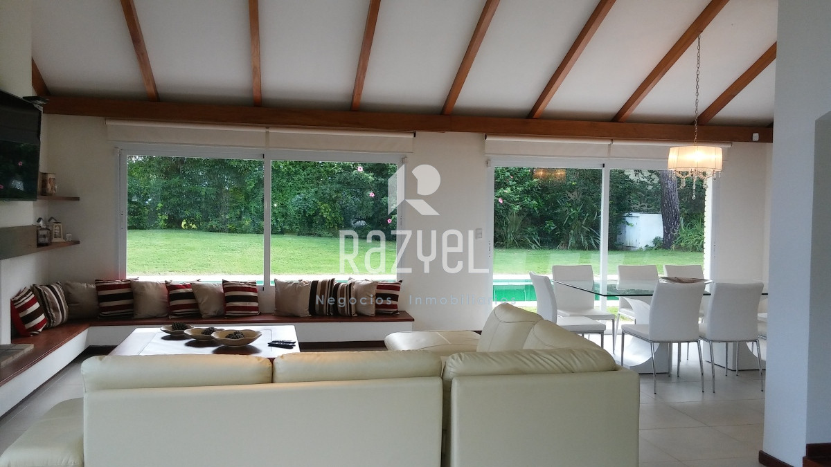 Casa ID.719 - Casa ¨Evergreen¨ Playa Mansa Venta, Alquiler Anual y Temporal