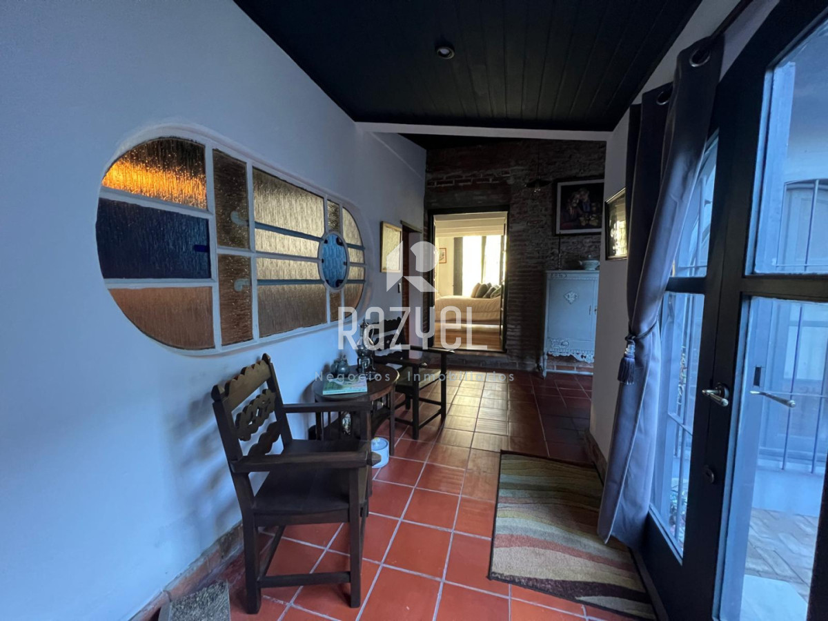 Casa ID.1258 - Casa histórica reciclada del siglo XIX ,3 dormitorios + salón independiente . San Carlos