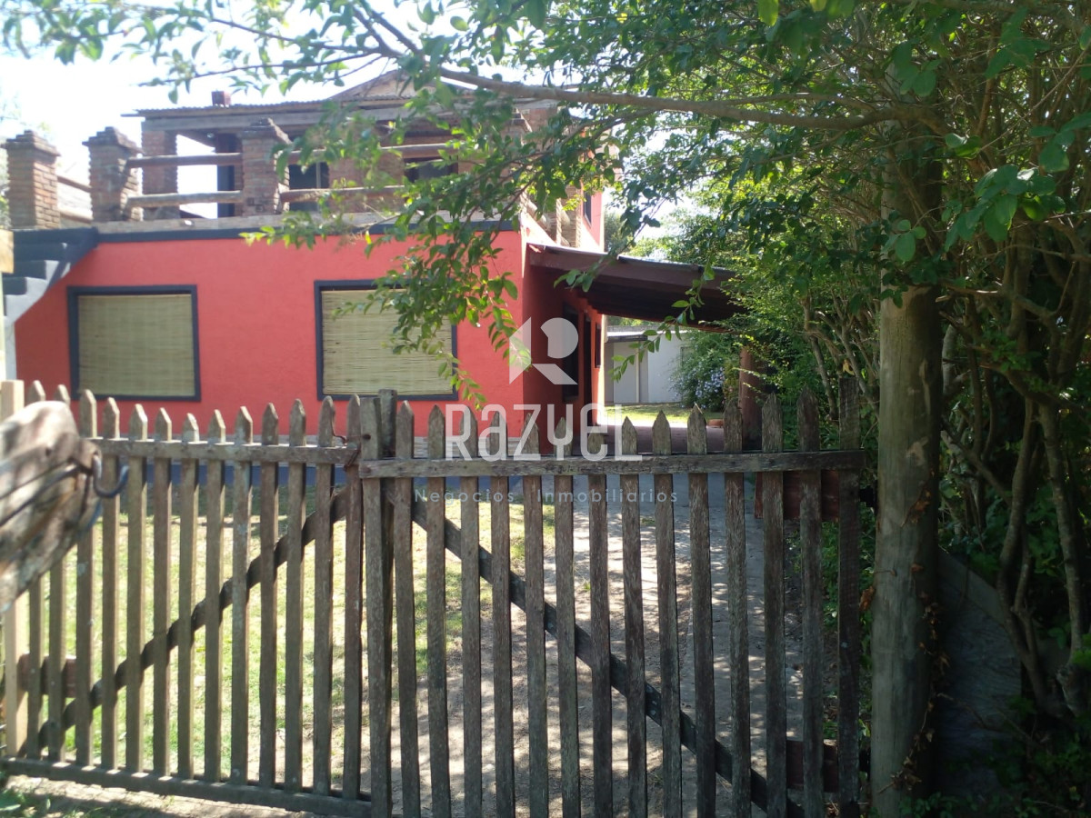Casa ID.1076 - Casa 2 plantas a 2 cuadras de la playa,3 dorm y 2 baños. Balneario Buenos Aires.