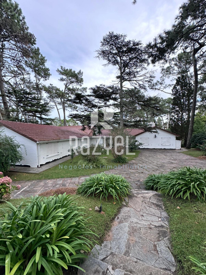 Casa ID.384 - Casa en Alquiler Anual y Venta