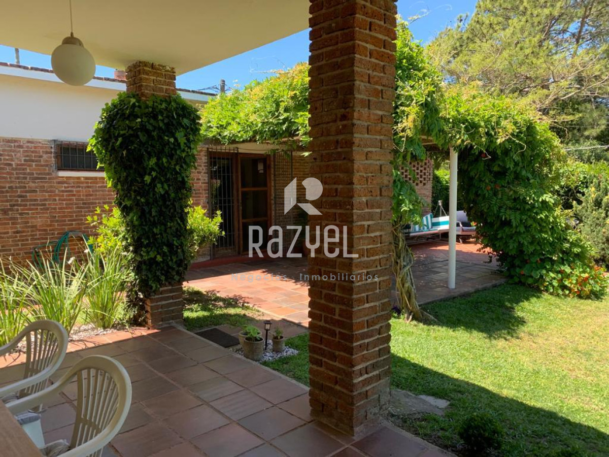 Casa ID.404 - Hermosa Casa de 2 dormitorios y dependencia en Las Delicias parada 25 Playa Mansa