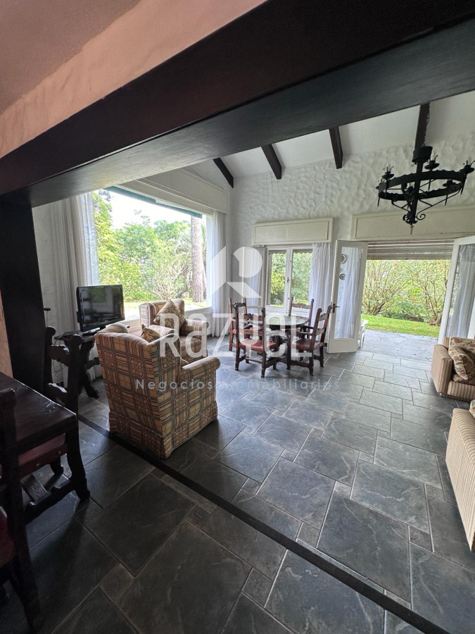 Casa ID.384 - Casa en Alquiler Anual y Venta