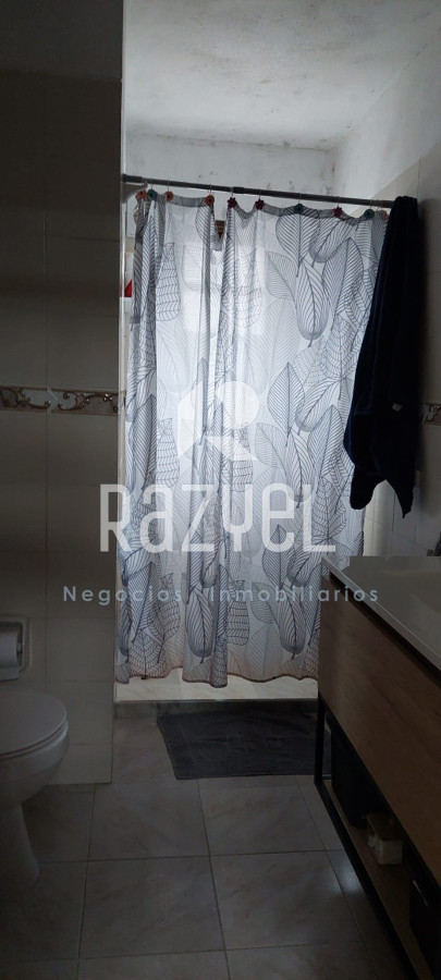 Casa ID.464 - Casa en Alquiler anual 3 dormitorios con cochera techada