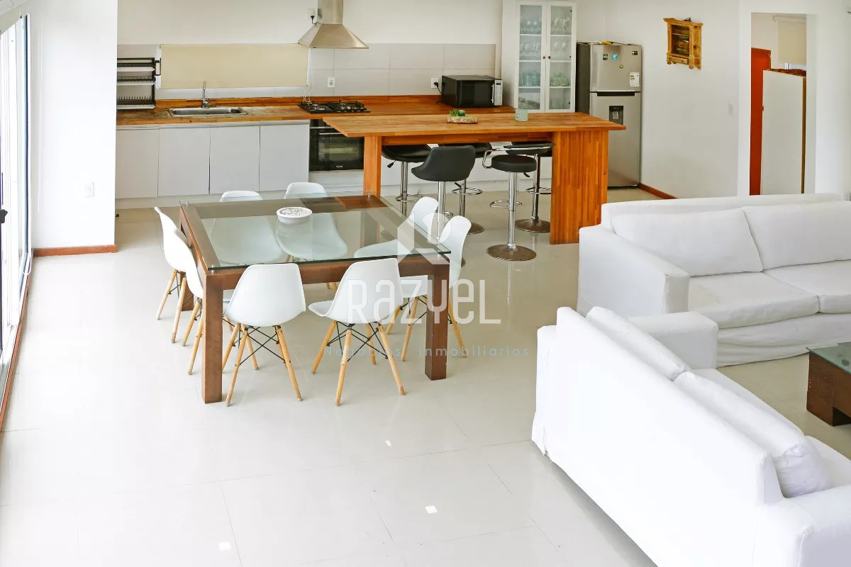 Casa ID.828 - Venta de exelente casa en Punta del Este. Marly.