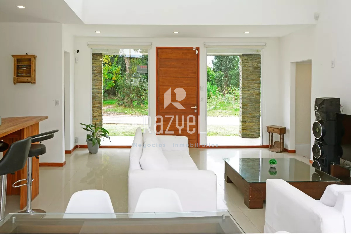 Casa ID.828 - Venta de exelente casa en Punta del Este. Marly.