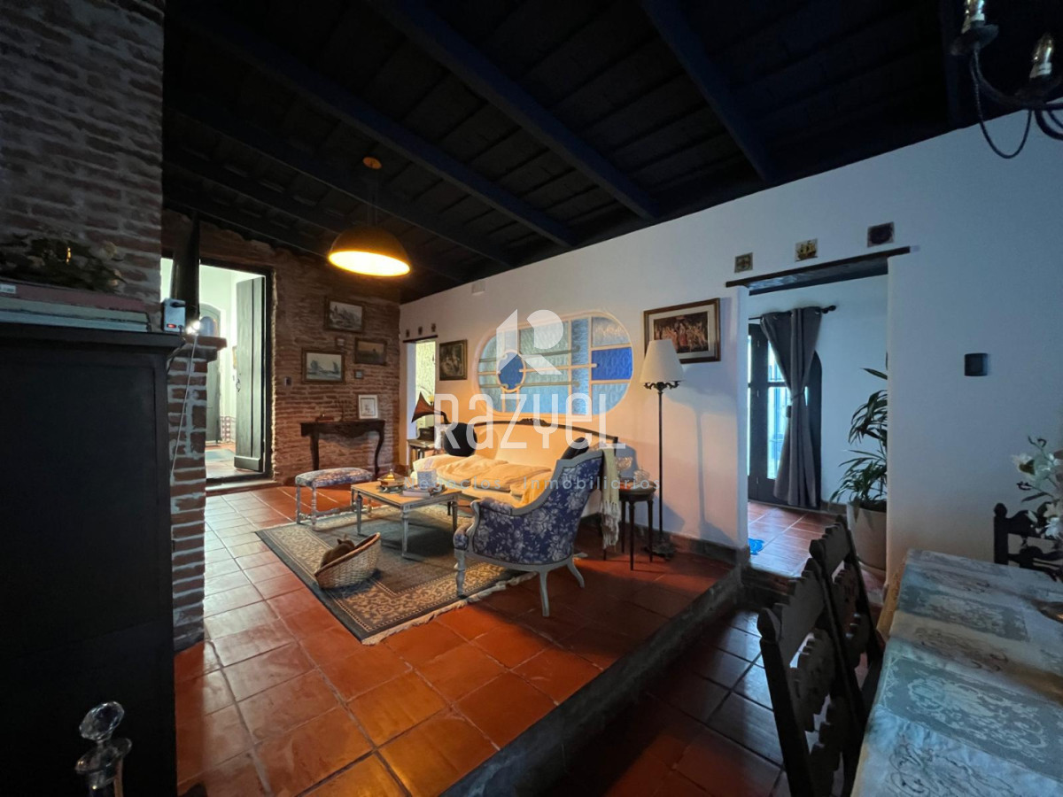 Casa ID.1258 - Casa histórica reciclada del siglo XIX ,3 dormitorios + salón independiente . San Carlos