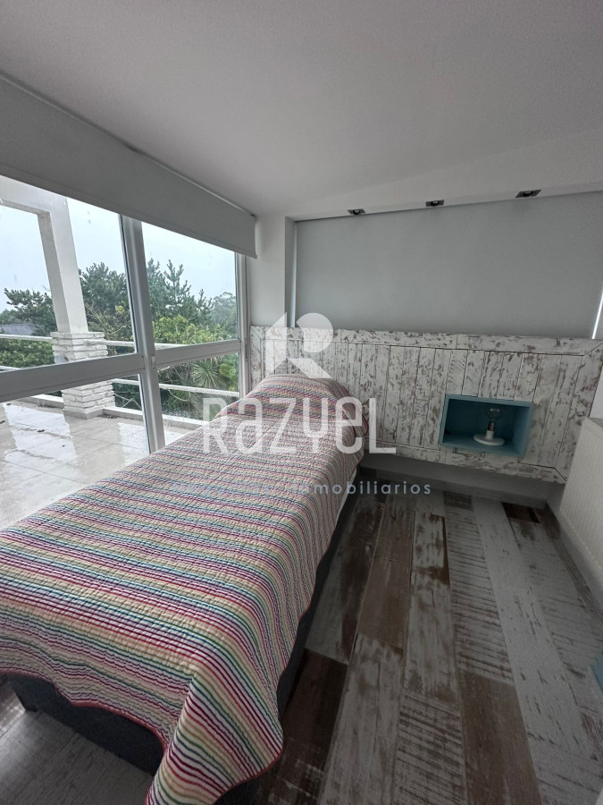 Casa ID.385 -  Casa en venta y alquiler anual de 5 dorm y 4 baños.