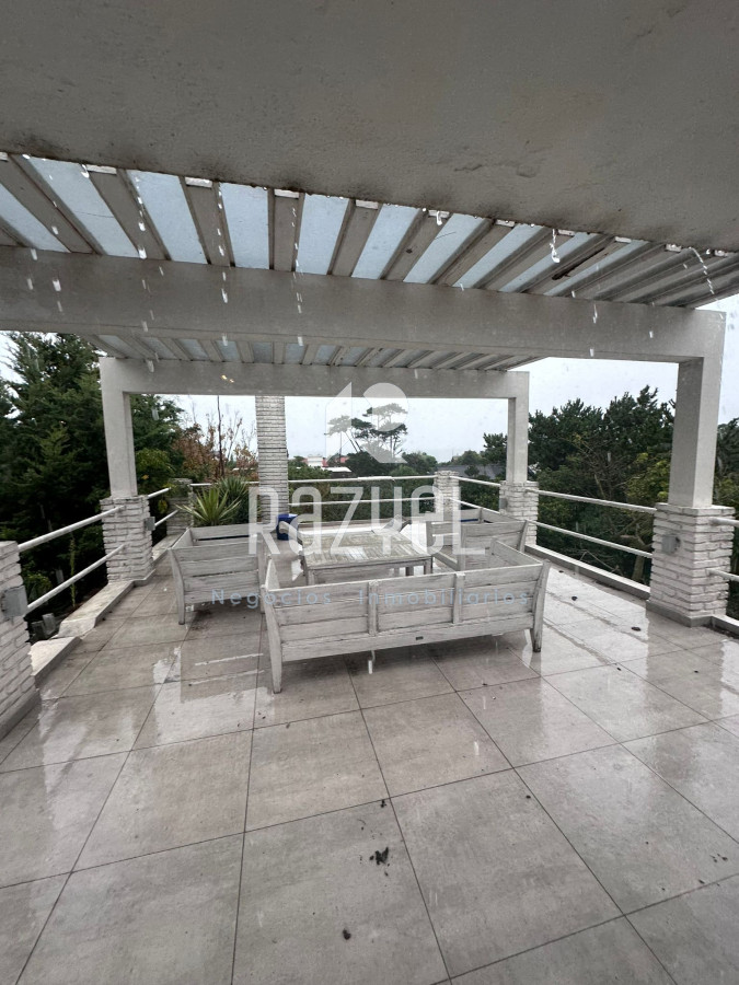 Casa ID.385 -  Casa en venta y alquiler anual de 5 dorm y 4 baños.