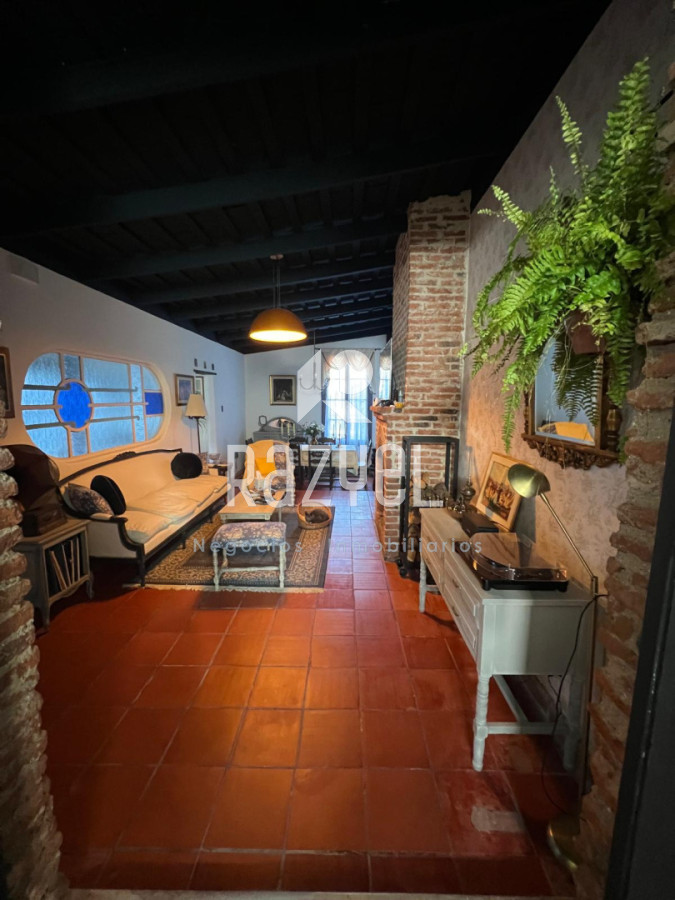 Casa ID.1258 - Casa histórica reciclada del siglo XIX ,3 dormitorios + salón independiente . San Carlos