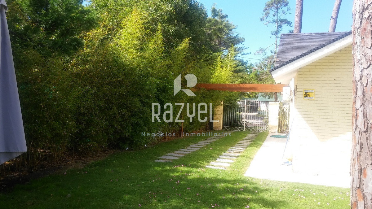 Casa ID.719 - Casa ¨Evergreen¨ Playa Mansa Venta, Alquiler Anual y Temporal