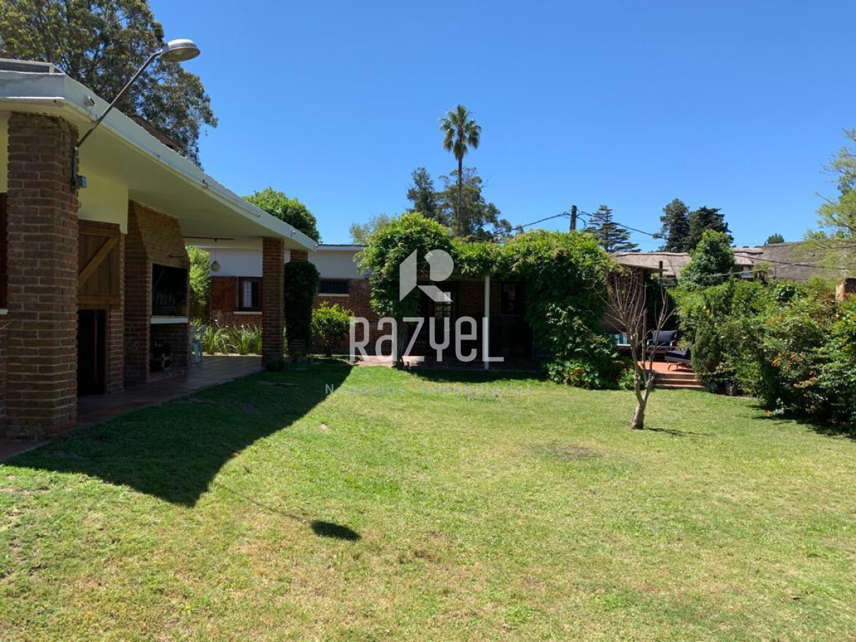 Casa ID.404 - Hermosa Casa de 2 dormitorios y dependencia en Las Delicias parada 25 Playa Mansa