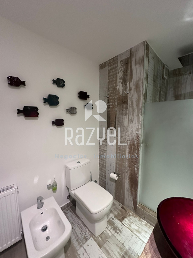 Casa ID.385 -  Casa en venta y alquiler anual de 5 dorm y 4 baños.