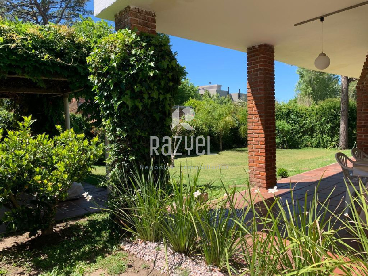 Casa ID.404 - Hermosa Casa de 2 dormitorios y dependencia en Las Delicias parada 25 Playa Mansa