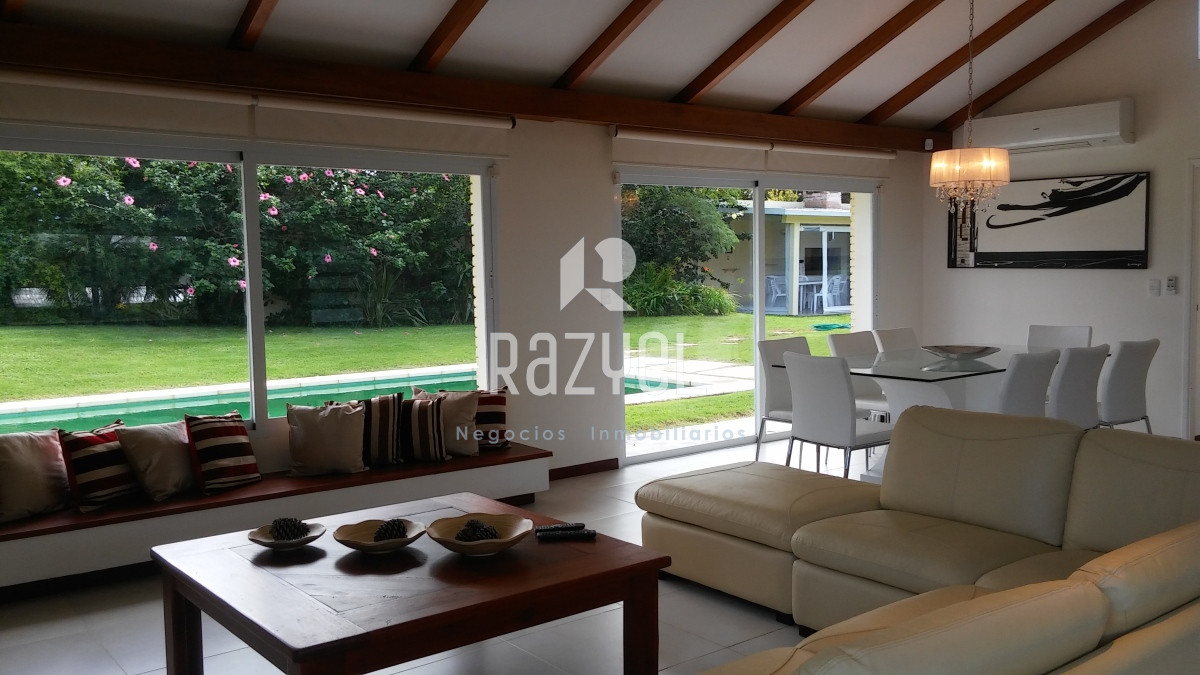 Casa ID.719 - Casa ¨Evergreen¨ Playa Mansa Venta, Alquiler Anual y Temporal