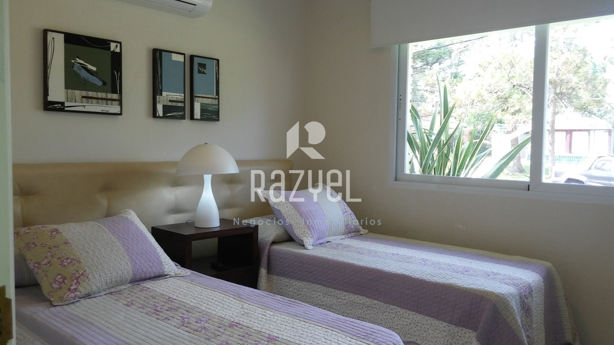 Casa ID.719 - Casa ¨Evergreen¨ Playa Mansa Venta, Alquiler Anual y Temporal
